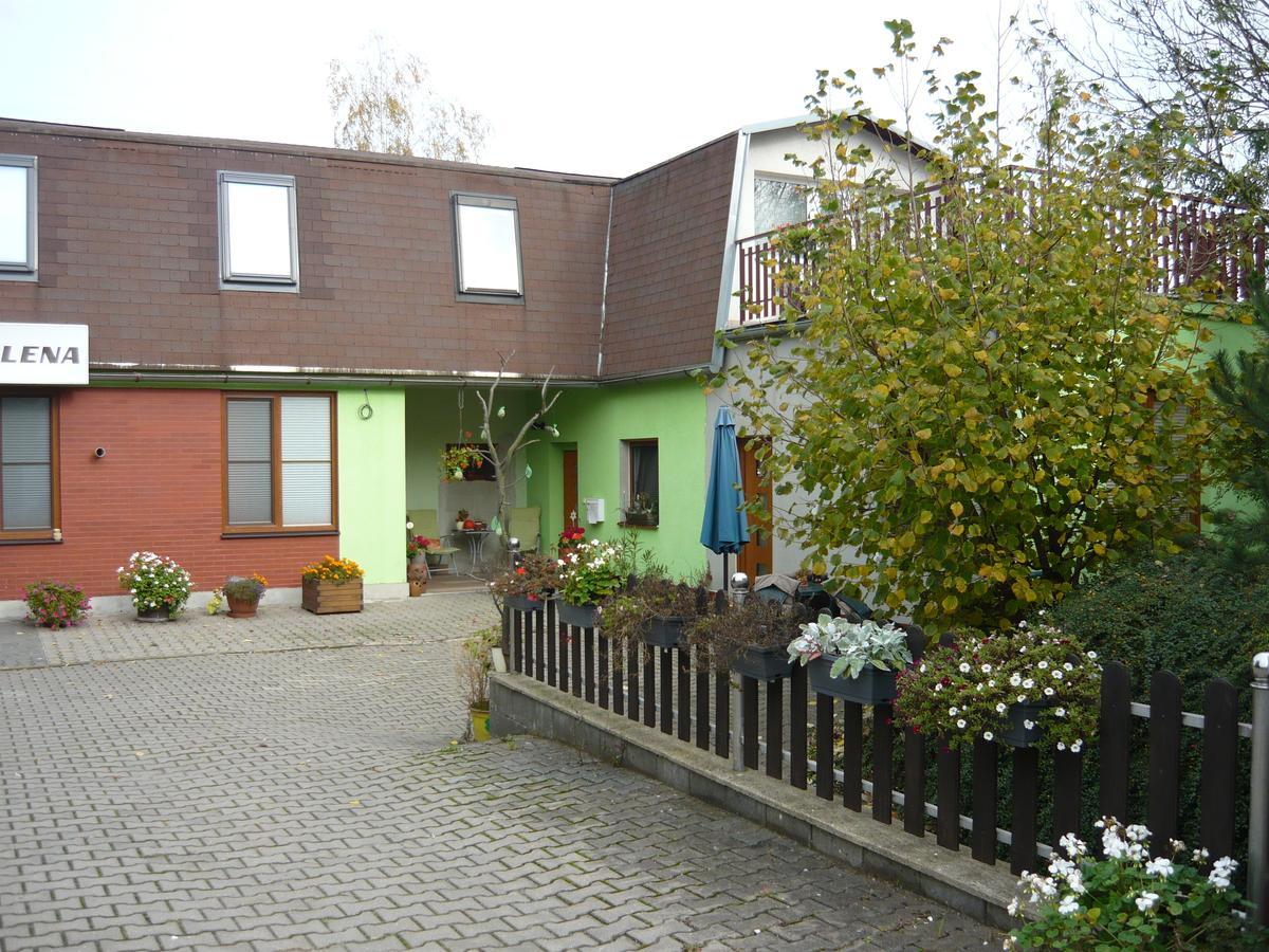 Apartments - Penzion Lena Hradec Králové Exterior foto